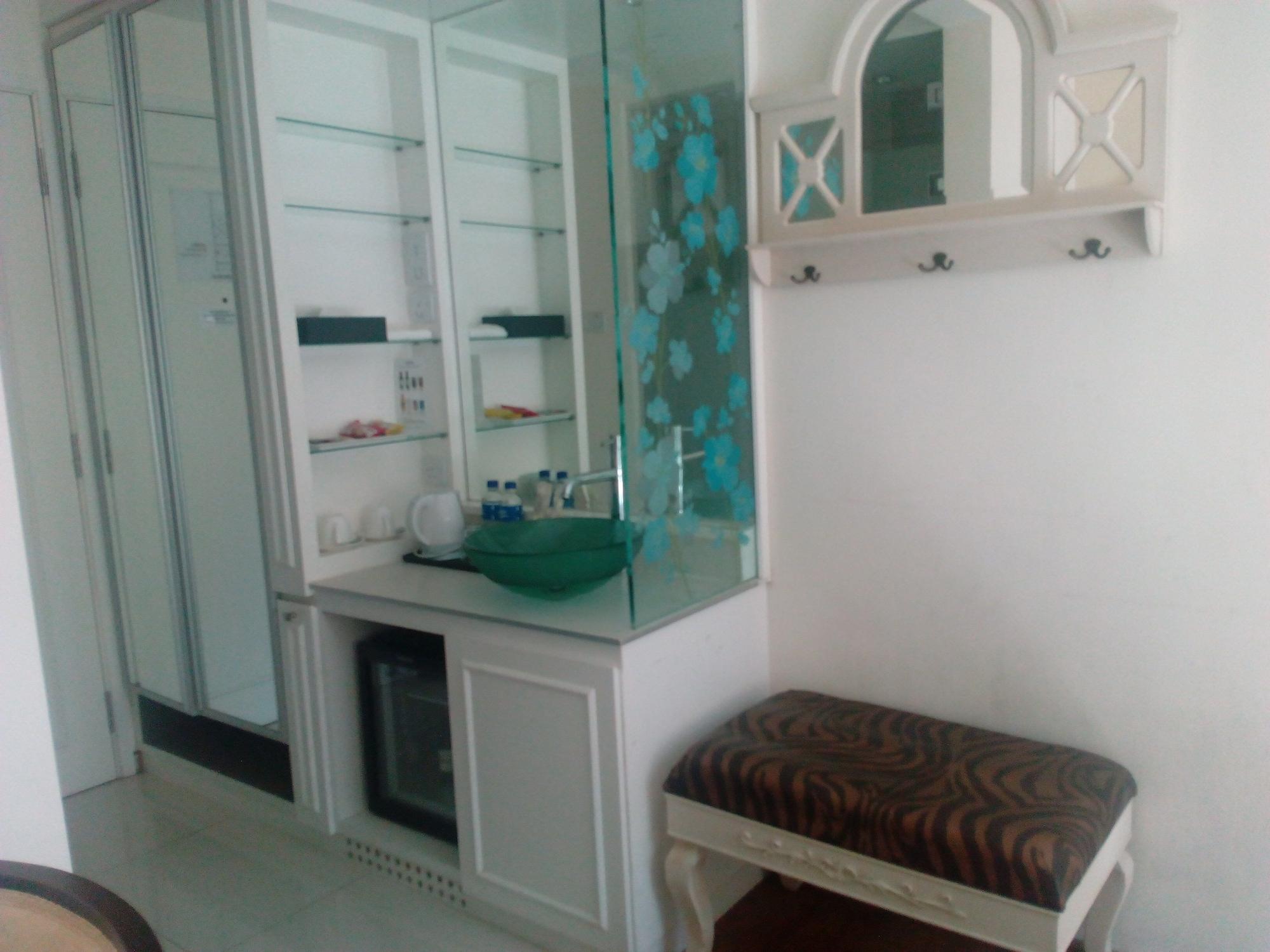 Jayleen 1918 Hotel Singapura